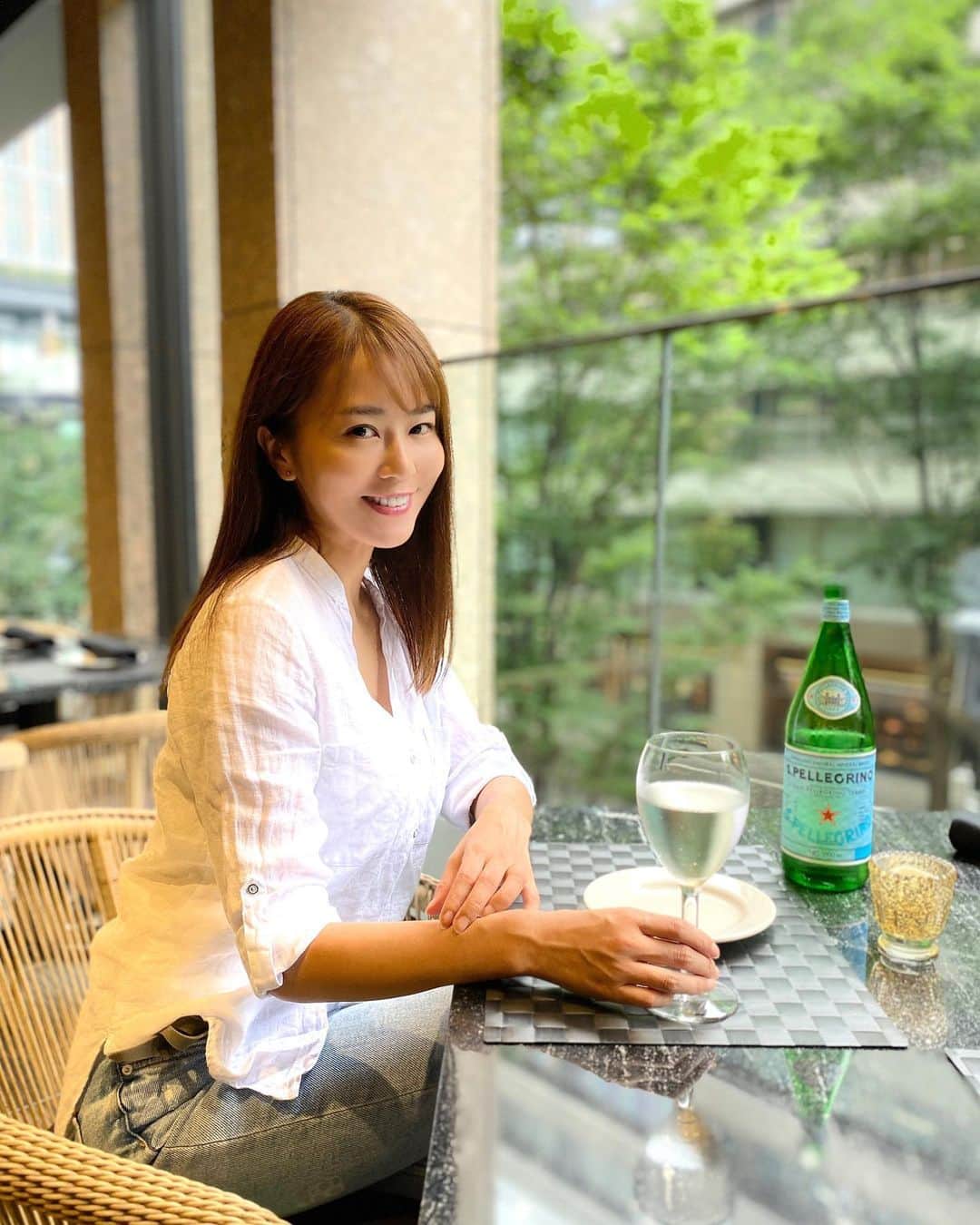 のインスタグラム：「おはようございます‼︎  9月になりました🍂 暫くは厳しい残暑が続きそうですね、 体調崩さないように気をつけてくださいね🤒☺️  写真は　#mortons 🥩 テラス席気持ち良い✨ お肉も美味しかったけど、 パンが止まりませんでした😋😋🍞笑  #mortonssteakhouse #モートンズ #モートンズステーキハウス #お肉ランチ #丸の内ランチ　#ステーキランチ　#zara」