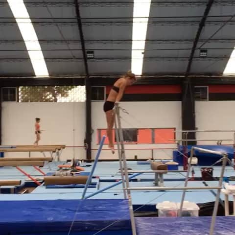 ジャジ・バルボサのインスタグラム：「🤸🏼‍♀️ @timebrasil @cbginastica @timeflamengo  #gymnastics #gymgirl #chalkgirl #gymlife」