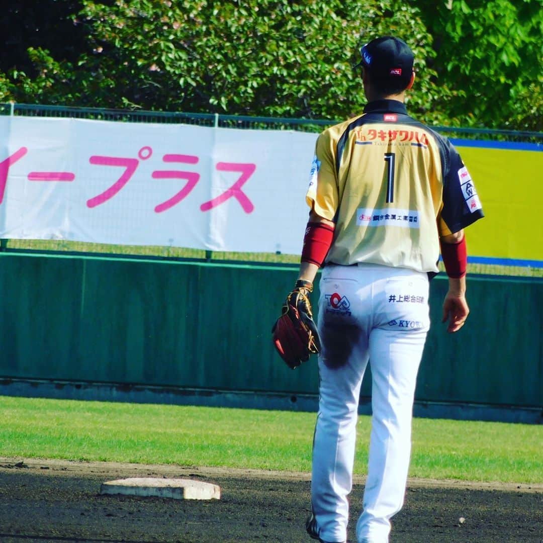 西岡剛のインスタグラム：「今シーズン残りわずかですが、 栃木でプレーする事になりました。  宜しくお願い申し上げます！  2020年は新型コロナウイルスの感染拡大により、全世界の人々が大きな影響を受けた年になりました。 それは今も、現在進行形です。  この期間に自分が取り組んだ事が、試合で体がどう反応してくれるのか。  早く試してみたいのと同時に 緊張❓ 不安❓ 喜び❓ なにか、ドキドキしてるのを感じています！  16年前に会話した事が実現しました。 野球が出会わせてくれて、夢叶えてくれました🤝  #西岡剛」