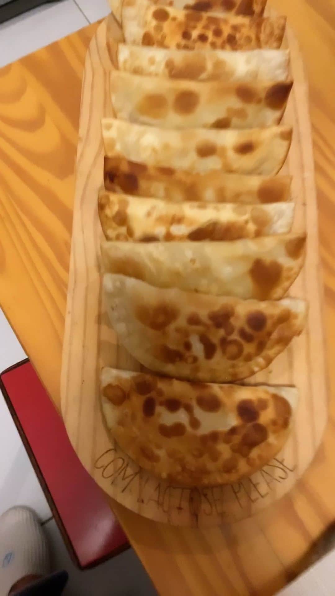 ナタリア・ディルのインスタグラム：「Noite de pastelaria」