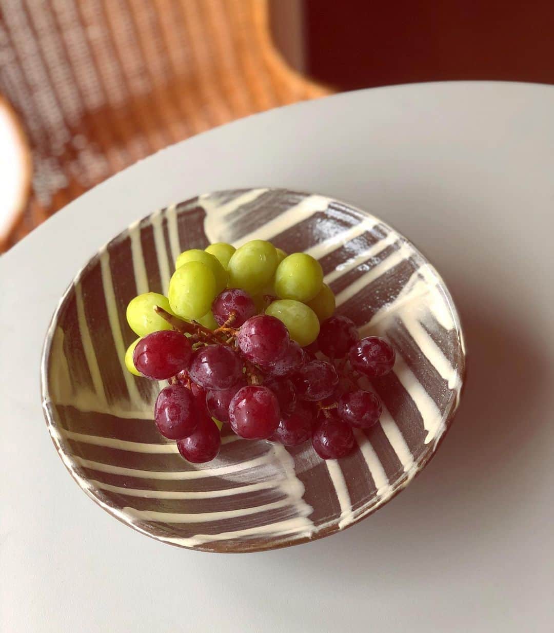 のインスタグラム：「9月。  小鹿田焼 × @noma_textiledesign  @masako_noguchi_ 🍇」
