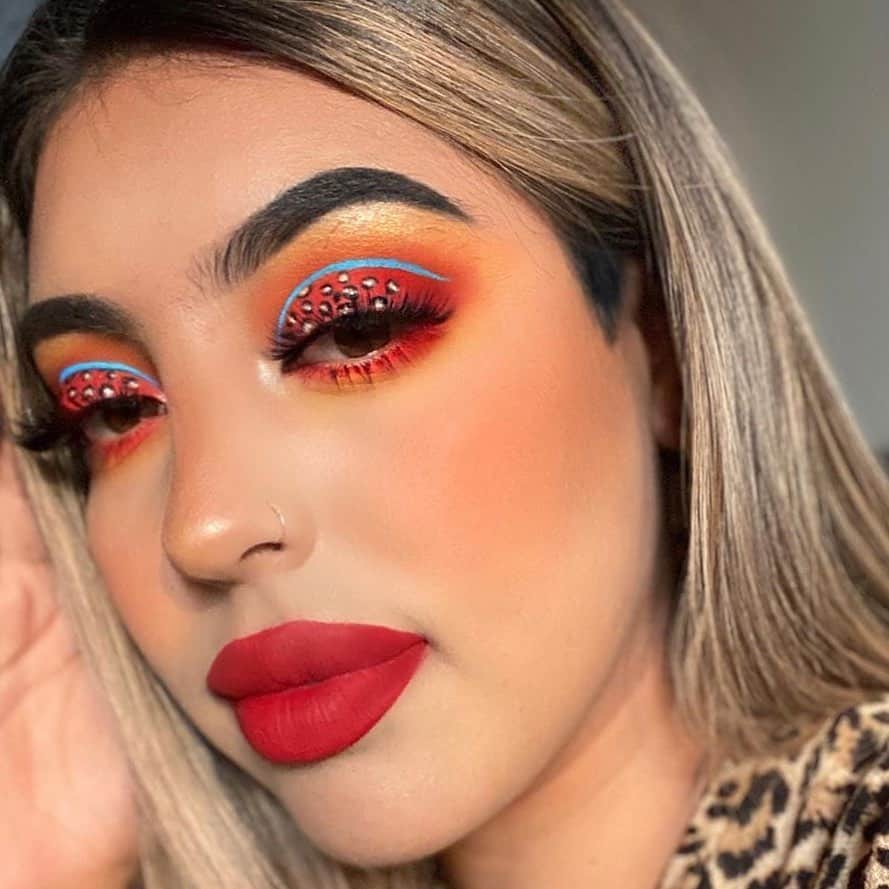 BH Cosmeticsさんのインスタグラム写真 - (BH CosmeticsInstagram)「Cheetah girls, cheetah sisters 🐅 @ale_makeupbeauty finishes off this fierce face with our Bellini blush palette 🍑 #bhcosmetics」9月1日 9時26分 - bhcosmetics