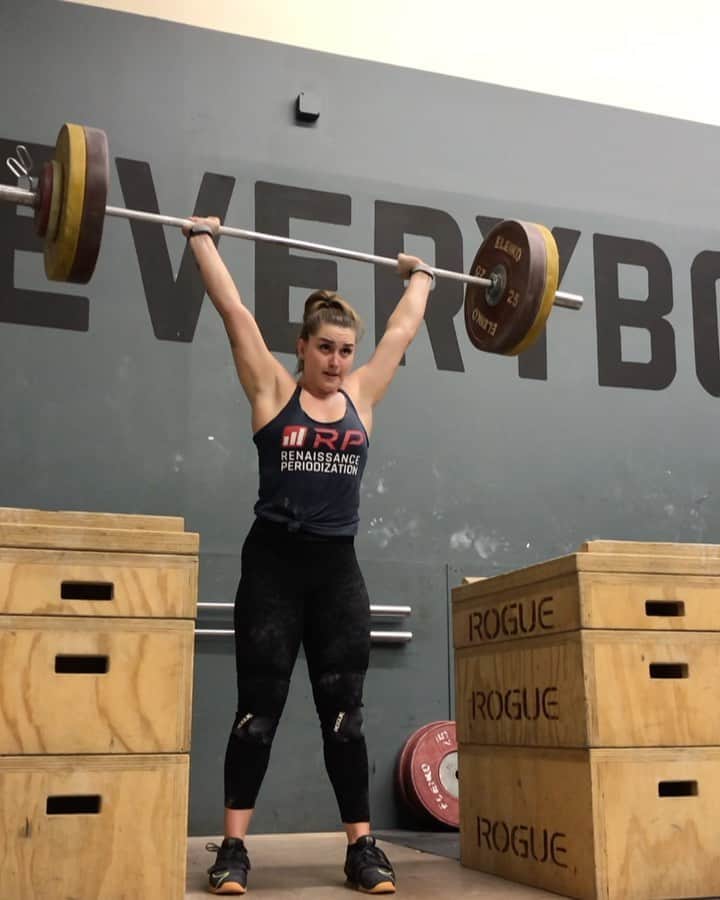 マッティ・ロジャーズのインスタグラム：「Please enjoy the calming sounds of me wheezing through a set of 6 jerks at 110. I’m fully convinced anything can feel heavy after 5+ sets of triples or more at it. Empty bar? But for 5? Heavy. Just buildin away, hoping for some fun volume PRs later on at some point!  @rpstrength @roguefitness」
