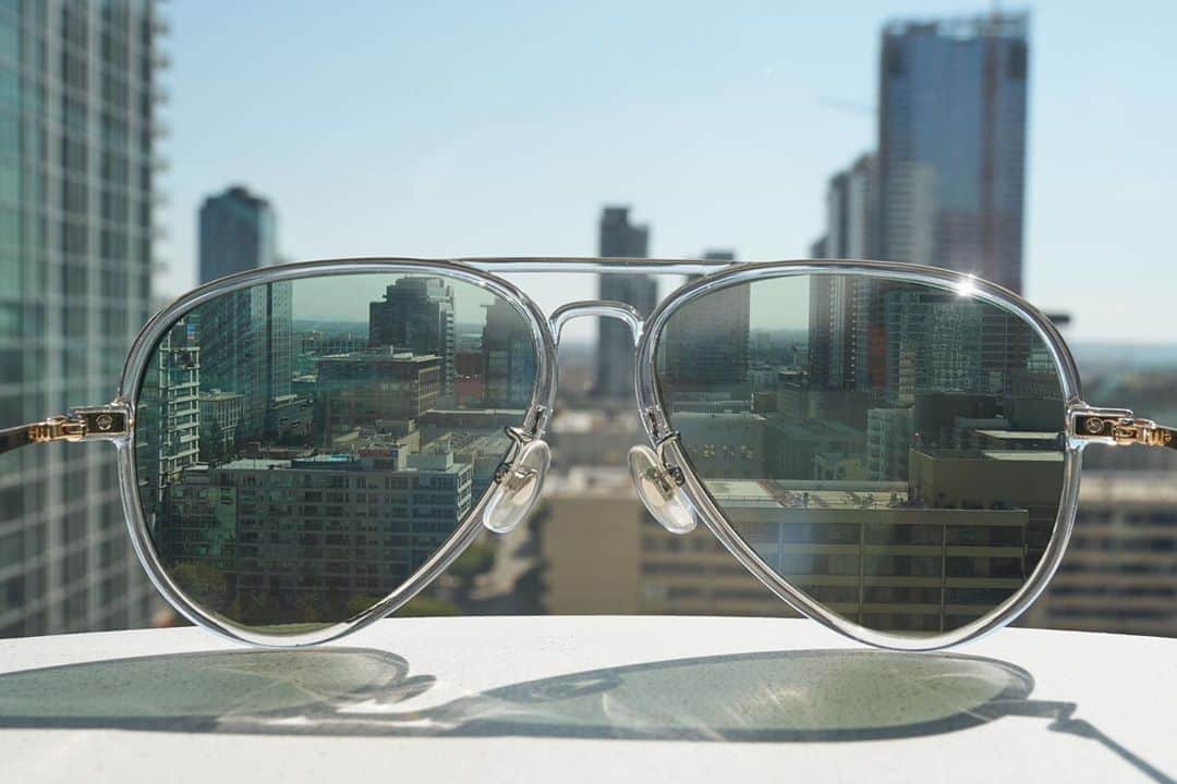 のインスタグラム：「In bright situations, polarized lenses help improve sharpness of your surroundings. They aid in making your environment sharper and clearer, so you can fully enjoy the clarity of vision.  Upgrade to polarized lenses for free for a limited time! Choose between gray tint or brown tint to enhance your visual experience. Shop now at jins.life/free-polarized-lenses」
