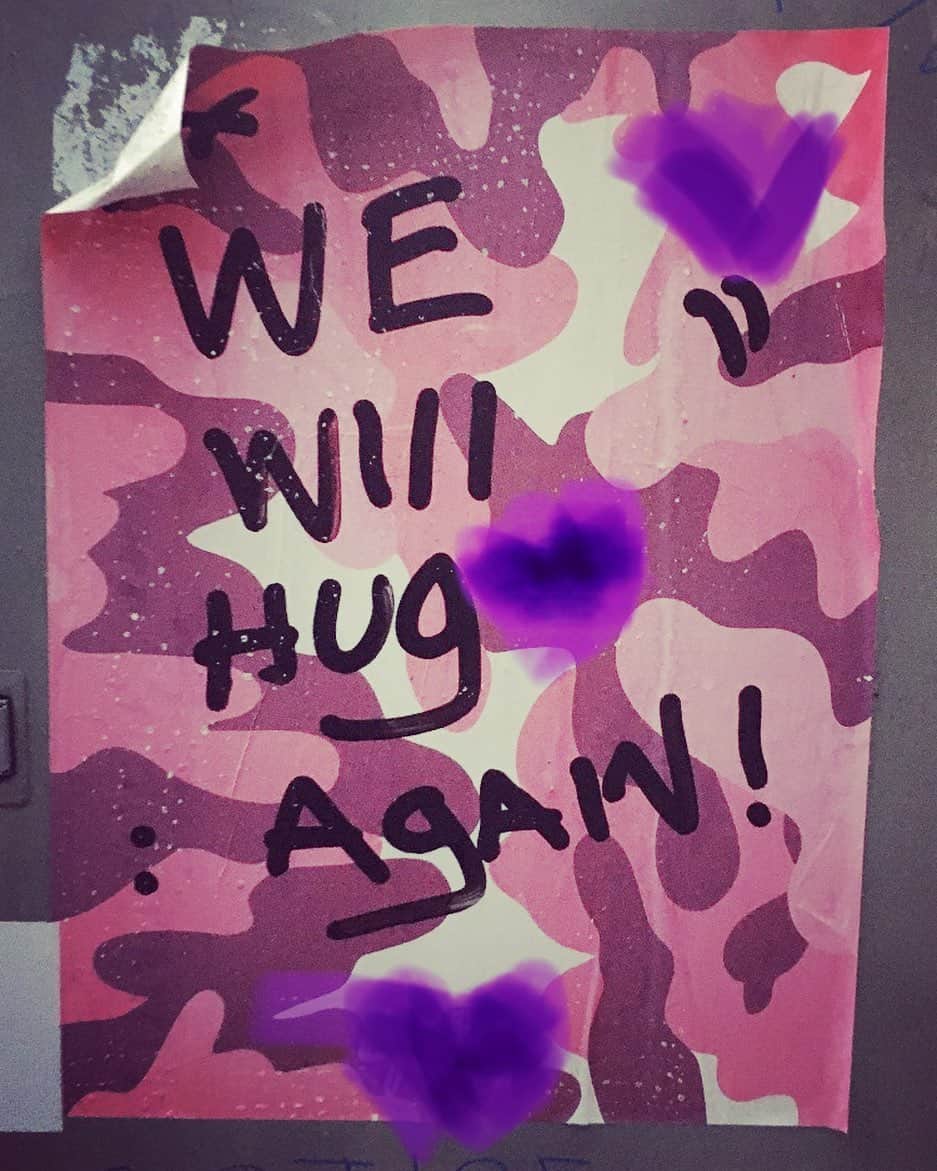 T・J・サインのインスタグラム：「Yup. 🤗」
