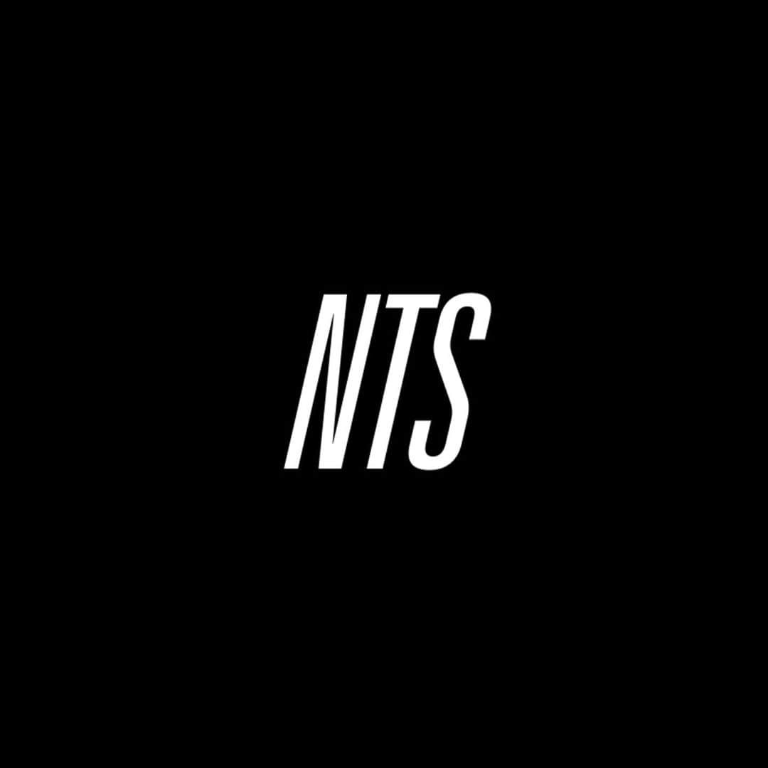 ダイアナチアキのインスタグラム：「Tonight🌛Sleeping mix Tune in @nts_radio ﻿  眠りの為のmixです﻿ 前半30分は私,後半がBO NINGEN @yuki_tsujii_  日本時間の今夜1時 ﻿ link in highlight  —————————————﻿ Tokyo based DJ/Composer DIANA CHIAKI takes on @bo_ningen_band 's slot this month with a guest mix playing tracks from Karen Dalton, Peder Mannerfelt + more: nts.live/1﻿」