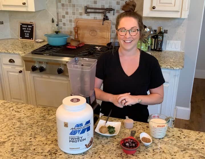 カーリー・パターソンのインスタグラム：「A smoothie a day – that’s what’s been fueling me through these last few months. Here’s one of my favorites, which uses @muscletech  grass-fed 100% whey protein, and helps keep me going whether I’m hitting the home gym, running errands with the kiddos or stocking up on groceries. Speaking of…I’m giving away a @SamsClub Membership on behalf of my friends @muscletech. Here’s how to enter:   1.  Like this post  2.  Follow @muscletech  3.  Tag a friend who could use the Grass-Fed 100% Whey Protein in their life  4.  Be automatically entered to win a Sam's Club Membership Card    We’ll keep this live for 72 hours and then randomly choose a winner. #ad #MuscleTech #MuscleTech_Partner」