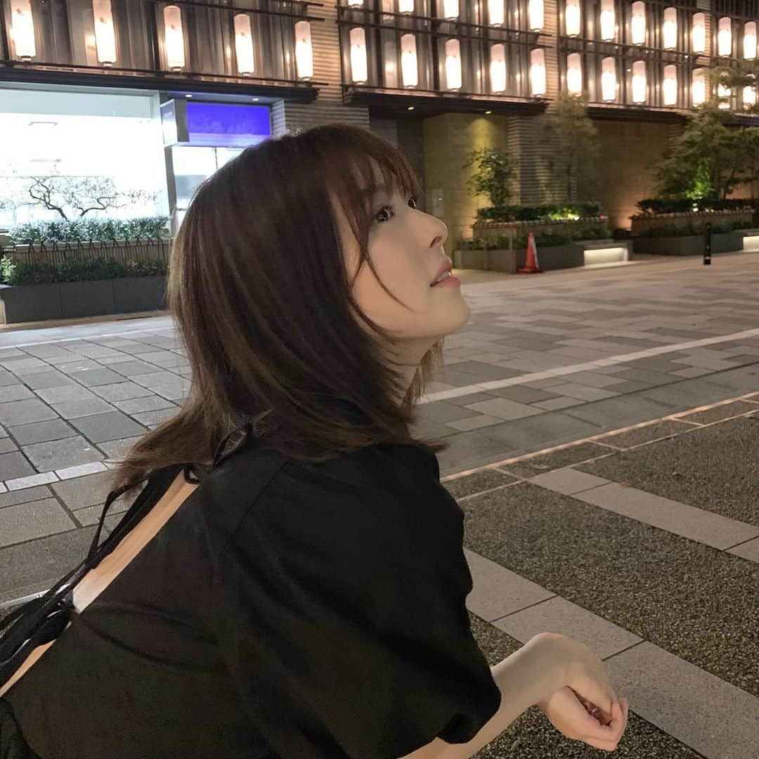 水上京香さんのインスタグラム写真 - (水上京香Instagram)「9月。 今日は何だか涼しい🎐 皆様、沢山の温かいメッセージをありがとうございます！  Instagramを始めてからは特に 言葉の持つパワーに驚かされる日々で、 応援してくださる方々には感謝、感謝です。 改めて、6年間ありがとうございました。  今日からも水上ペースで投稿を続けますので お暇な時に遊びに来ていただけると嬉しいです🌱」9月1日 21時07分 - kyokaminakami_official