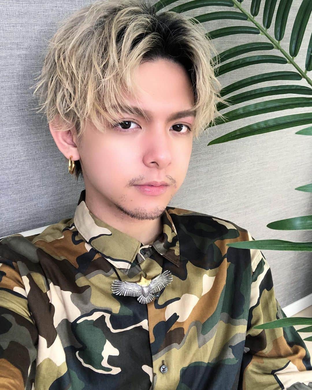 のインスタグラム：「. ゆりなに内緒でイメチェンしました！🧔 . こんな姿初めて見せるから 本当にめっちゃ恥ずかしい🤤笑 . ゆりなの反応もYouTubeで見てね✨ . #ひげろー #ワイルドダろー #ワイルドだぜぇ  #イメチェン #変身 #イメチェン動画  #YouTube #ゆりいち #ゆりいちちゃんねる #ゴローズ #goros #大イーグル #韓国 #韓国ファッション #韓国通販 #韓国通販サイト  #韓国購入品 #セレクトショップ  #メンズファッション #メンズコーデ」