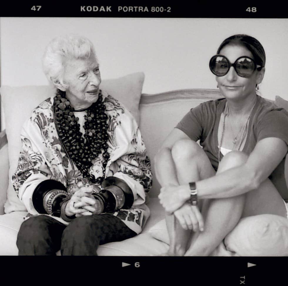 ボビー・ブラウンのインスタグラム：「99 years young. @iris.apfel The minimalist  speaks to the maximumist. Happy Birthday Queen Styled by @debswatson  hair #TomPriano」