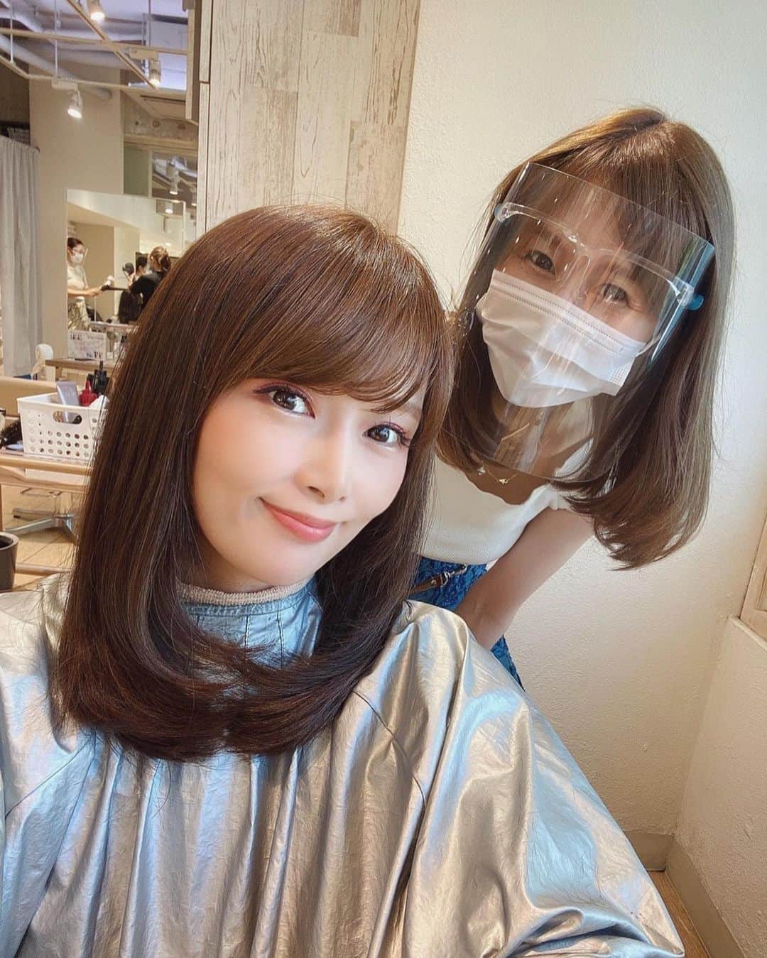 れなさんのインスタグラム写真 - (れなInstagram)「#旅行記 はお休み😪  カラーが日差しとプールで抜けてしまったのでヘア💇‍♀️カラーへ  @sayaka_inoue0801 さやかさんオリジナルカラー✨ #プラチナ入りシュガーページュ  . . ブログ更新📝✨ . 🔹気分がのらない、集中できない💦そんな時こそCBDオイル🌿  @lena_mania_ のリンクから💌 . . . . #アラフォー  #カット  #サロン  #ヘアスタイル  #ヘアカラー  #cbd  #cbdオイル  #リラックス  #セルフケア」9月1日 19時56分 - lena_mania_