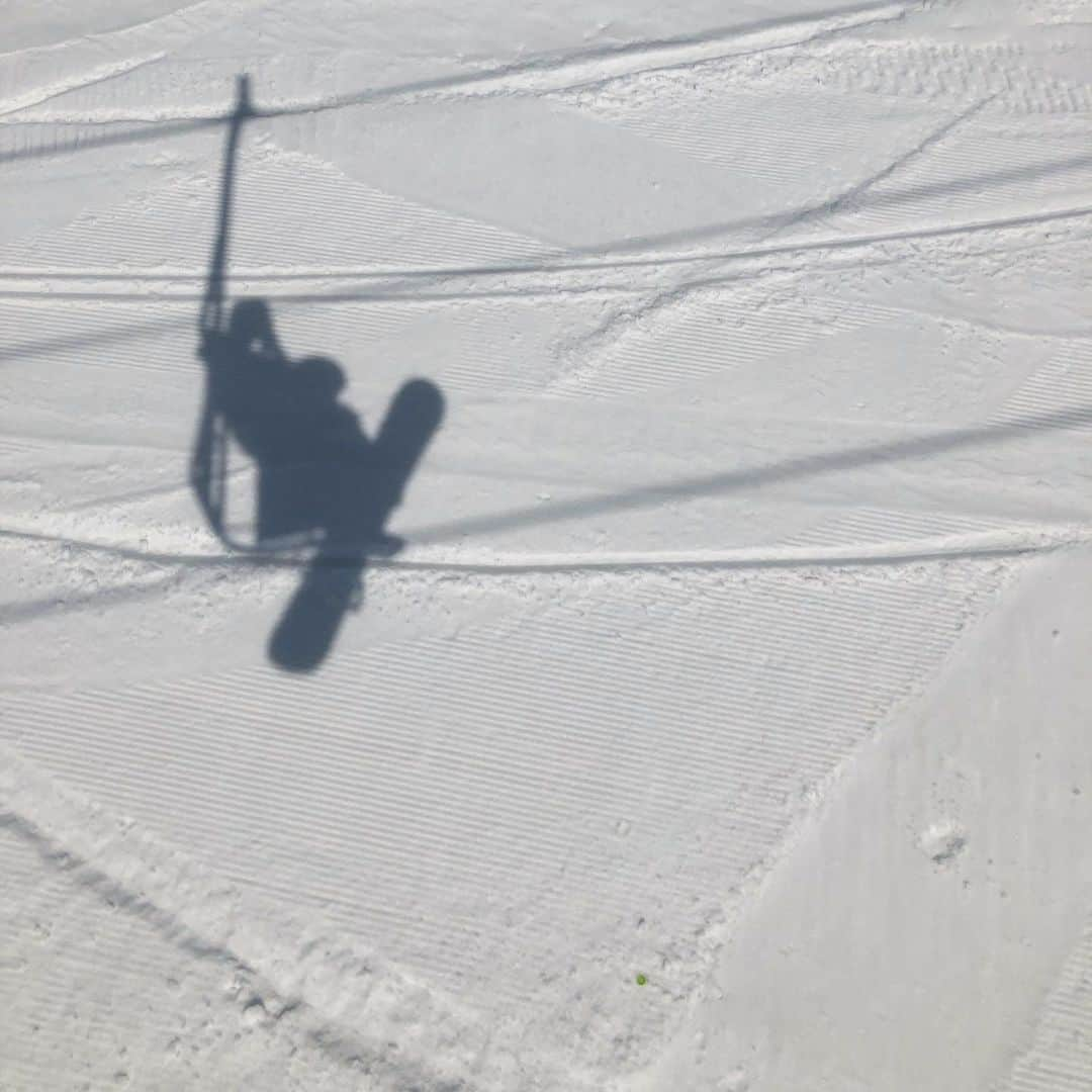 冨田せなさんのインスタグラム写真 - (冨田せなInstagram)「@gosnowresort  . 今シーズンどうなる？ 今シーズンどうなるかは分からないし、不安だらけ。でもスキースノーボードはしたい、体動かしたい！ . 外で遊ぶスポーツだから感染リスクは少ないかなーって私は思います。マスクとかグローブつけてるし。でも気を付けないといけないのはレストランやトイレ、スキー場まで行く移動で建物の中や公共交通機関を使う時。 1人1人が手洗いうがい、マスク、手の消毒とかできる対策をしていく必要があると思います。 もちろん、体調悪い時は控えてね❄️ . スキー場もみんなもしっかり対策して安全で楽しいウィンタースポーツができるようにやれることしっかりやろう🌼 . #gosnowresort」9月1日 19時58分 - sena_tomita