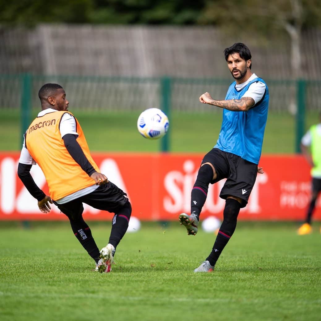 のインスタグラム：「🔴🔵⚽️ #training」
