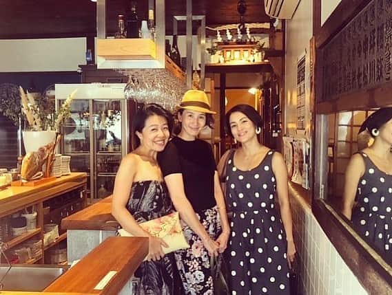 桃生亜希子のインスタグラム：「今日は、お迎え前にゆいちゃん　@takumayui とManaさん　@mana.meets.world とランチ。 すごく面白くて、自由でいい時間だったな🌞👍🏿 　みんなのこれからが楽しみ♪ 　またやろう！😘」