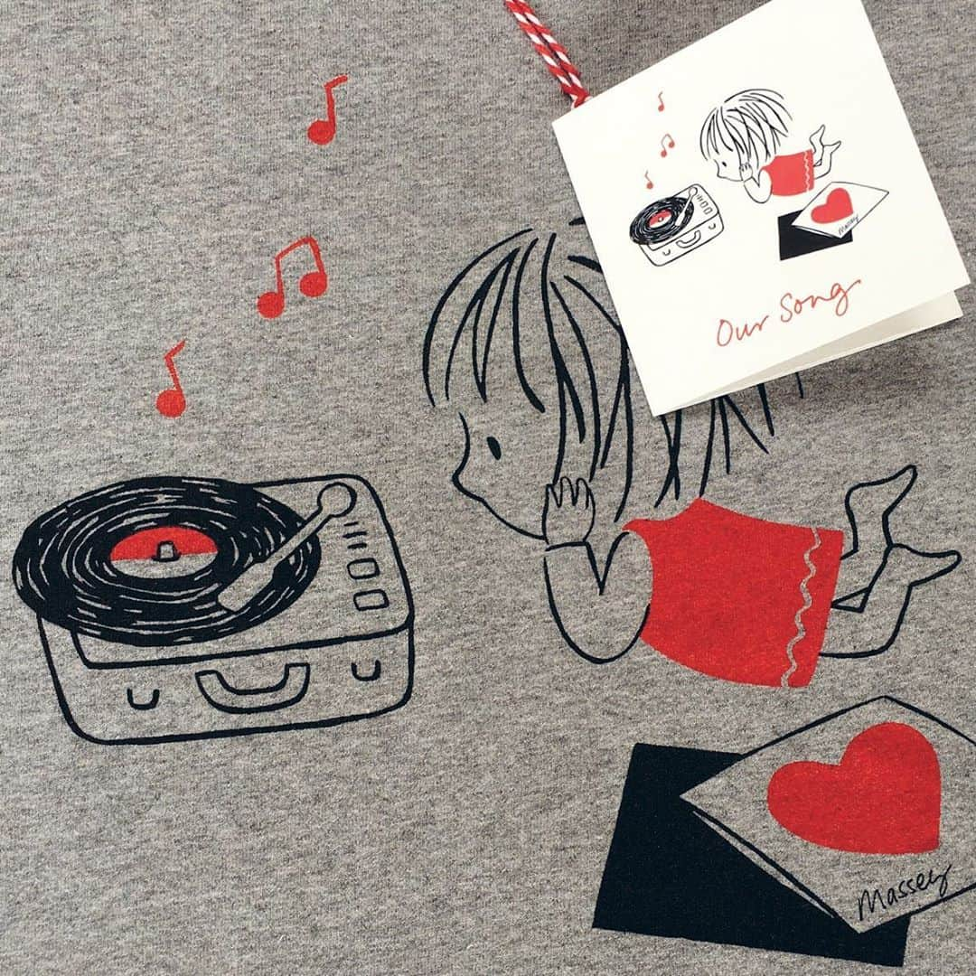 Jane Masseyさんのインスタグラム写真 - (Jane MasseyInstagram)「Here’s my new Vinyl Lover t-shirt. It will be in my shop (link in bio) from 1pm today UK time. I have had a small number screen printed locally on 100% combed organic cotton climate neutral t-shirts. The design is available in white or melange grey. It is a small unisex measuring 50cm armpit to armpit and 70cm shoulder to hem. #ilovevinyl ❤️」9月1日 20時13分 - janemasseyillustration