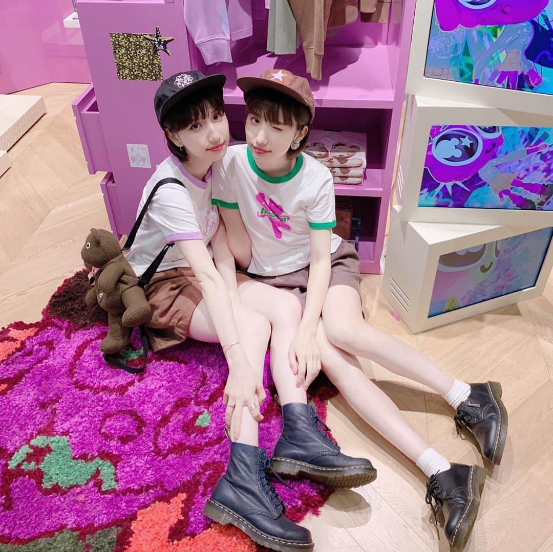 谷奥えまのインスタグラム：「9月14日まで開催中 のHEAVEN BY MARC JACOBS POP UP SHOPにお邪魔しました。　 とってもかわいい世界観でウキウキでした✨  MARC JACOBSからでた新ライン Heaven by Marc Jacobs♬  渋谷の街中にあるポスターのQRから、”ダブル・ヘッド・ベア”の壁紙をGETもしたよ！！ みなさんもぜひ行ってみてね！ @marcjacobs  #HEAVENBYMARCJACOBS」