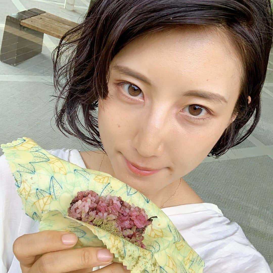 望月一花のインスタグラム：「ご飯粒ついてますよって？🍙 最近ね、お肌何も塗ってなくてもスベスベで 爪何も塗ってなくてもピカピカなの🌟 うふふ☺️ ・ #魔女に近づいている #やっぱり前髪なしが好き」