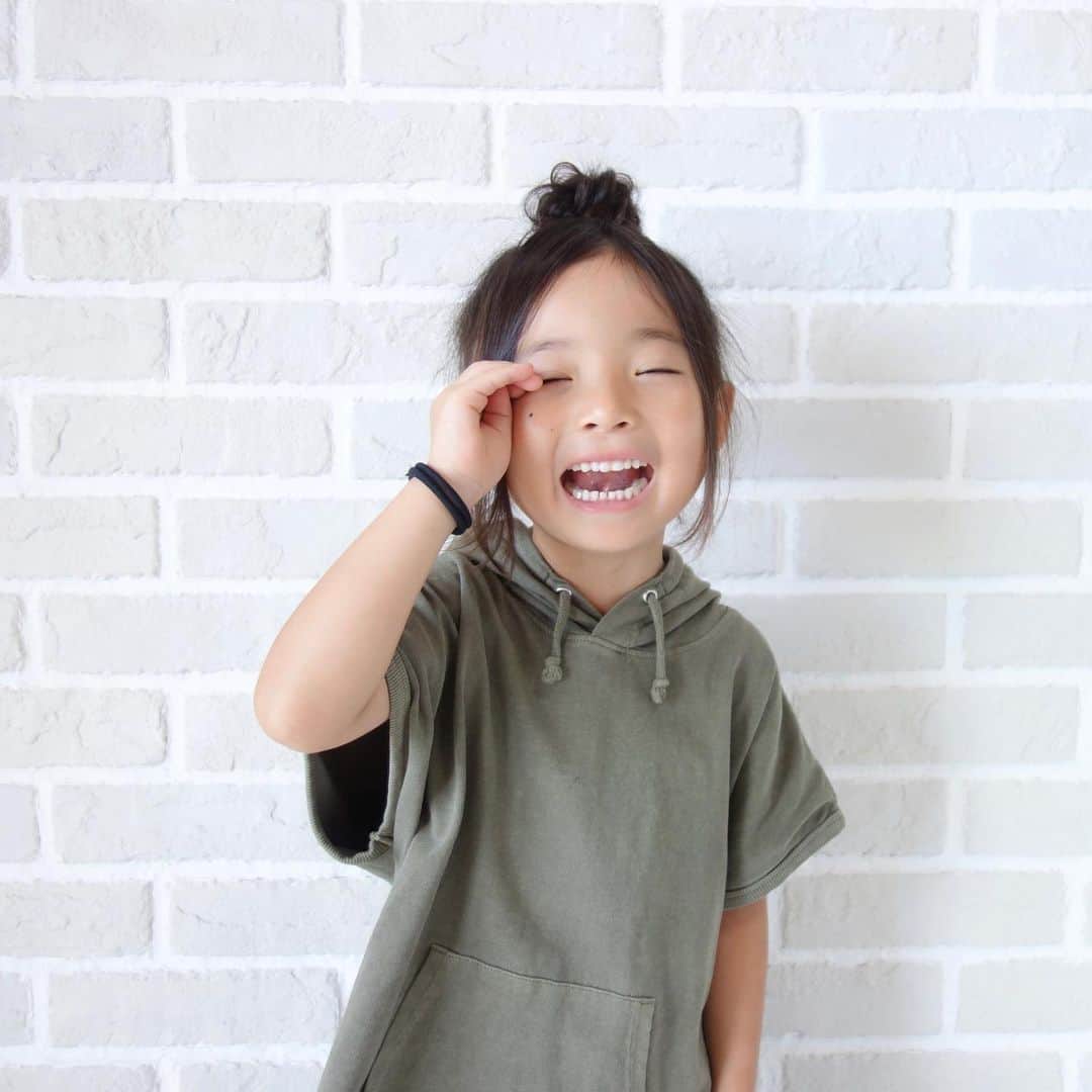 Saraさんのインスタグラム写真 - (SaraInstagram)「. coordinate♡ . カーキのパーカーに ニットスカートで カジュアルコーデ🖤🐢 . ニットスカートはデザインが好みで どんなトップスとも合わせられそう🤤 . 今日から9月。 ↪︎今月もよろしくお願いします🌿 . #ootd #kids #kids_japan #kids_japan_ootd #kjp_ootd #kidsfahion #kidscode #kidsootd #kidswear #キッズコーデ #キッズファッション #インスタキッズ #radchap #branshes #lowrysfarm #ライブドアインスタブロガー」9月1日 20時22分 - sarasara718