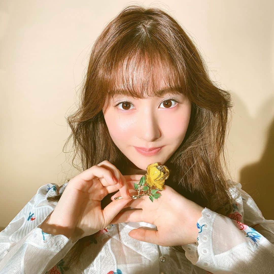 加藤美南のインスタグラム：「bis10月号本日発売です🧚🏻 皆さんのおかげです！ 沢山の応援を 本当にありがとうございました❤️ 是非ゲットしてください🧸」