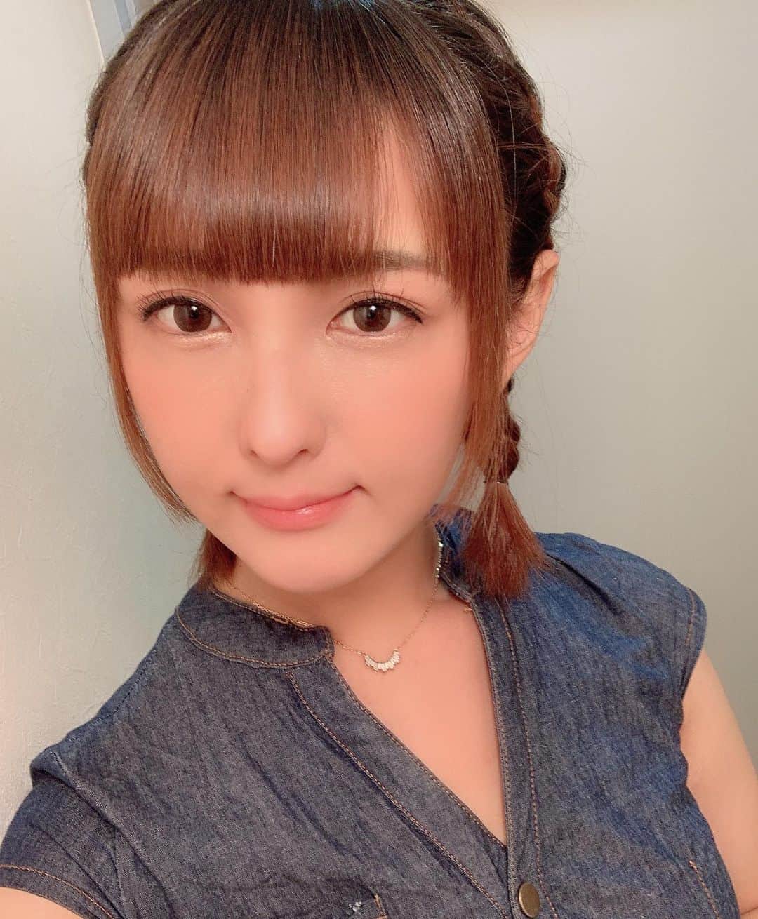 椿姫彩菜のインスタグラム：「あみこみみつあみ  #あみこみアレンジ  #あみこみ  #みつあみアレンジ  #みつあみ  #ツインテール  #ツインテールアレンジ」