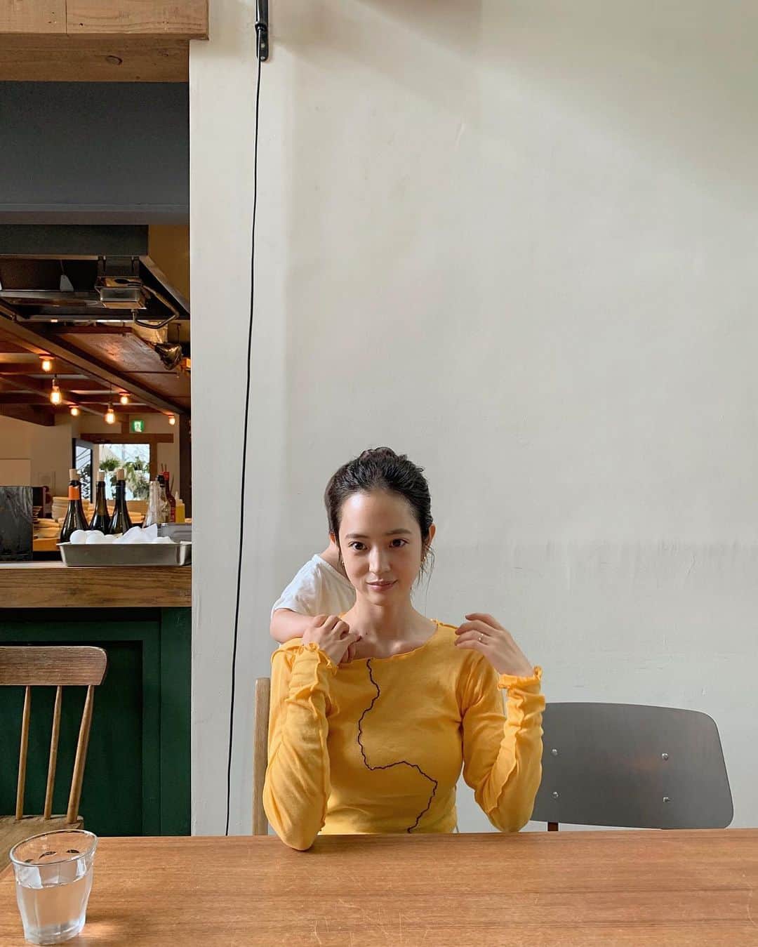 のインスタグラム：「今日は黄色のお洋服💛 最近色んな色のお洋服に挑戦しています💛」