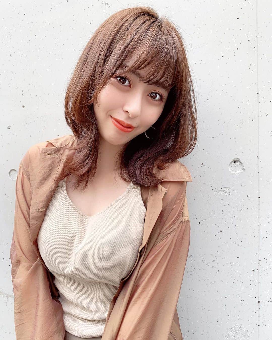 兼田日向子のインスタグラム：「🍁 今日から9月 オレンジリップがやっぱり可愛いよね🍊🍊 . . ところで、、8月短くなかった？🥺 . . . #オレンジリップ#サロモ#サロンモデル#撮影#秋メイク」