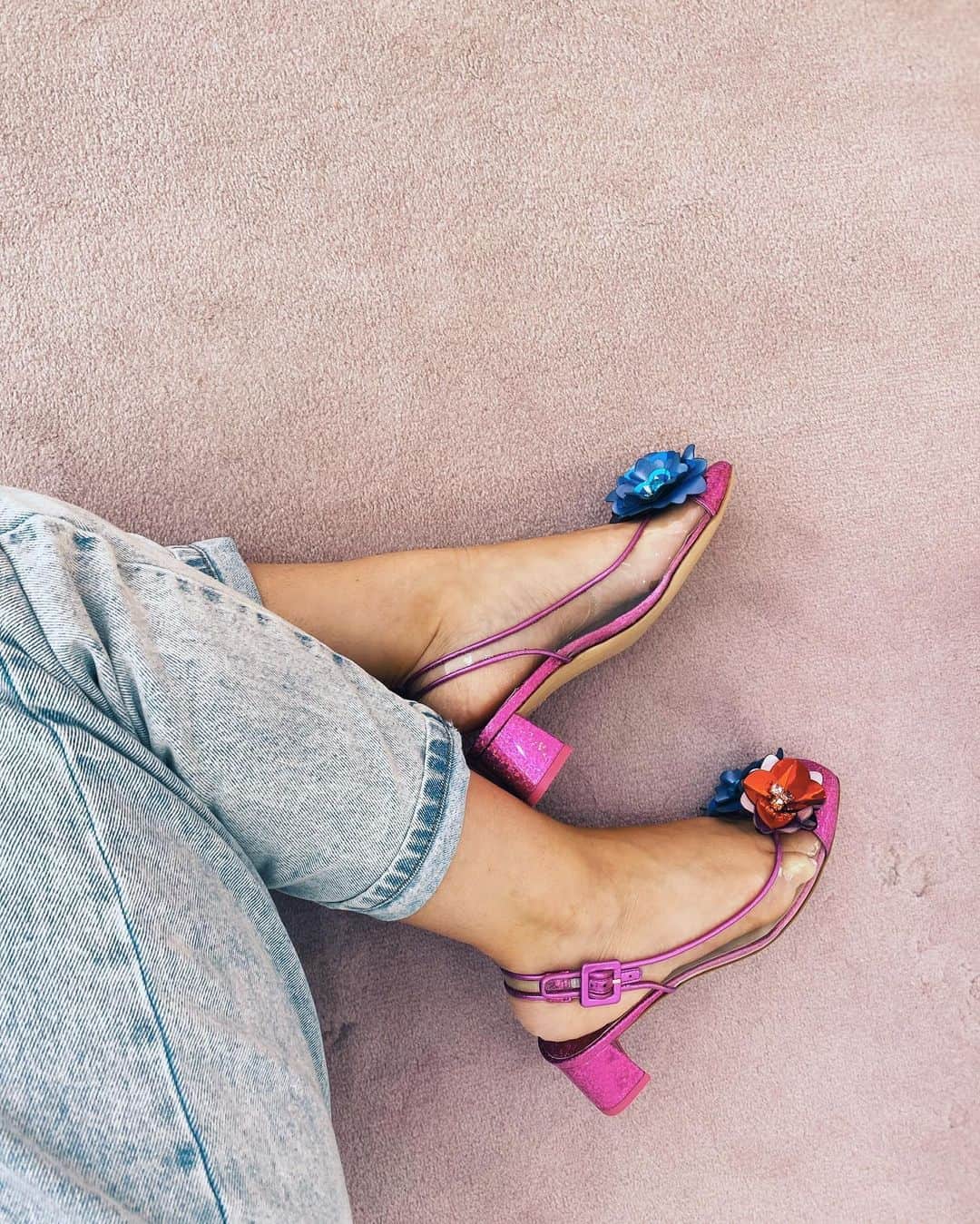SOPHIA WEBSTERさんのインスタグラム写真 - (SOPHIA WEBSTERInstagram)「Coming in 4th… 'Cindy' on a block has to be in my top 5 summer sale picks! She’s half the height of the stiletto version but has kept all the gorgeous detail 🌹💙🌸 ⁣ ⁣ Swipe to see all available colourways… S x⁣ ⁣ #SophiaWebster #SophiaWebsterBoutiques #SophiaInSophias」9月1日 20時42分 - sophiawebster