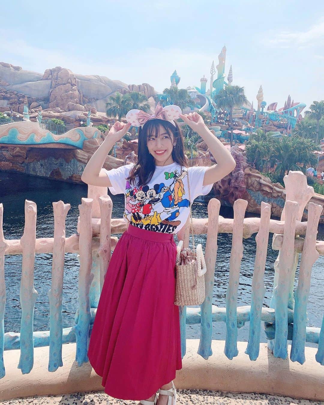 石倉侑芽さんのインスタグラム写真 石倉侑芽instagram ディズニーコーデ 昨日は職場の仲良しメンバーで ディズニーシーに行ってきました お揃いのtシャツ コンパクトに着たかったのでサイズは150cmにしました 噂通りめっちゃ人少なくて あんなに空いてる