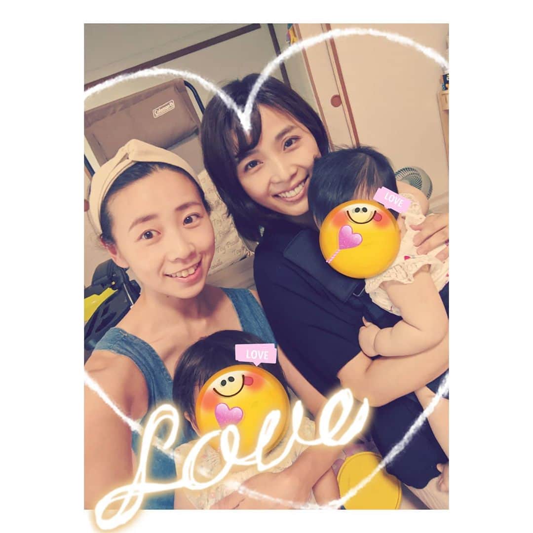 畠山智妃のインスタグラム：「先日まみたん（@mamikato97 ）親子が遊びに来てくれましたょーん♡  母になった今は、会話の95％が子供の話…。  昔から考えたら不思議なことだけど、今となっては自然なこと☺  歌って踊って演じてるステージ上にいても、お家で育児中心となっても、 大切な人が一生懸命に生きていて愛に囲まれてたら嬉しいなと思うし、応援したり少しでも力になれればいいなって思う気持ちって変わらないんだろうなーと思う🍀✨  カワイイまみたんbabyを連れて、 うちに何度も来てくれてありがとう!!  私も二人連れてお出かけできるよーに、 世の中の様子と、猛暑と相談しつつまみたんちまで行くからねー＼(^o^)／  それに…誰と話してても必ず思ってしまうのは、、、  外におでかけしたぁぁぁあい!!!!!!です。  またそれが可能になった際には写真アップしたいなーと思います😀」