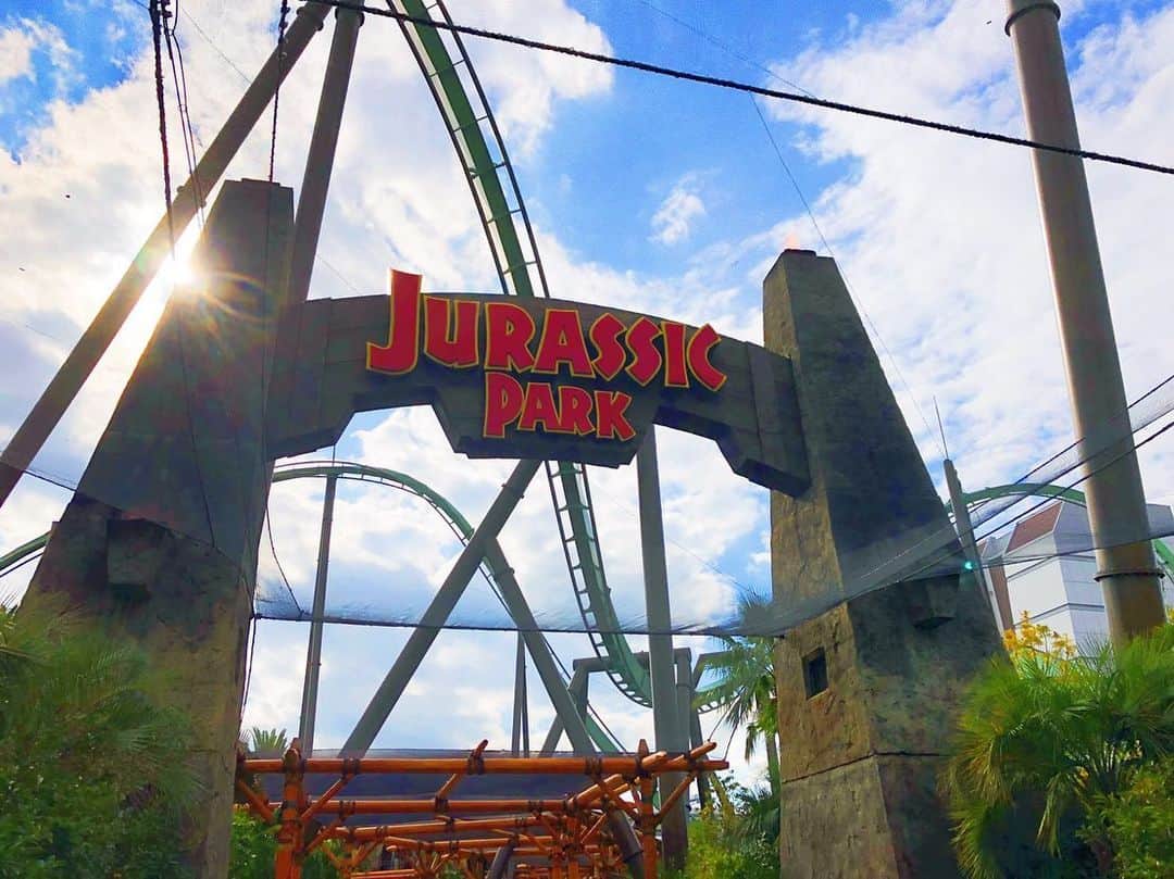 八乃つばさのインスタグラム：「いきたあぁぁぁ🦖🌏🧟‍♀️🖤」