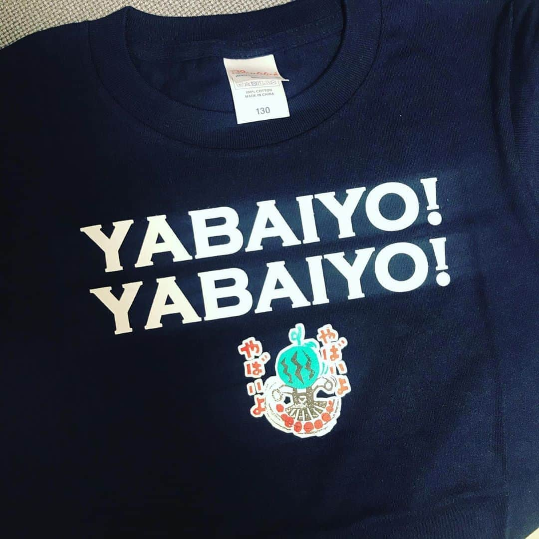 Hikari Noguchi 野口 光さんのインスタグラム写真 - (Hikari Noguchi 野口 光Instagram)「息子が欲しがったTシャツ。一番会いたい有名人は出川哲郎らしい。 #ヤバイよヤバイよ #出川哲郎の充電させてもらえませんか #ヤバイよヤバイよtシャツ #充電させてもらえませんか #出川哲郎」9月1日 20時50分 - hikari_noguchi