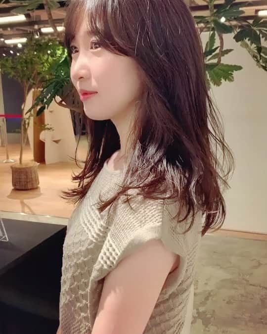 吉田友利恵のインスタグラム：「@shigeno_yuho ✂️ 先日の💇‍♀️ 髪の毛生き返った〜 ちょっと切りました！ ゆーほーありがとうね🙌」