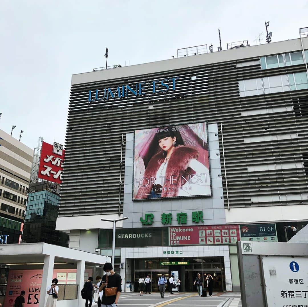 Hinaさんのインスタグラム写真 - (HinaInstagram)「ㅤㅤㅤㅤㅤㅤㅤㅤㅤㅤㅤㅤㅤ この度、 ルミネエスト新宿 新ストアガールに就任しました！ ㅤㅤㅤㅤㅤㅤㅤㅤㅤㅤㅤㅤㅤ 本日9月1日から 新宿駅構内やルミネエスト館内などをジャックして ビジュアル展開がスタートしています。 東京都内がこんなに自分だらけになる日がくるなんて 数ヶ月前は夢にも思ってませんでした 今もまだ信じられないです。😭 ㅤㅤㅤㅤㅤㅤㅤㅤㅤㅤㅤㅤㅤ これからストアガールとして ルミネエストを盛り上げていけるように 精一杯頑張ります！ よろしくお願いします🤍 ㅤㅤㅤㅤㅤㅤㅤㅤㅤㅤㅤㅤㅤ  @lumine_est にてこれからたくさん発信されるので 是非チェックしてください💙 ㅤㅤㅤㅤㅤㅤㅤㅤㅤㅤㅤㅤㅤ」9月1日 20時59分 - hina_faky