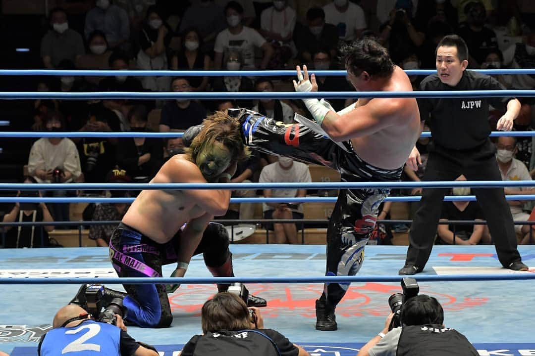 TAJIRIのインスタグラム：「This is the only buzzsaw kick in the world.#tajiri #ajpw」