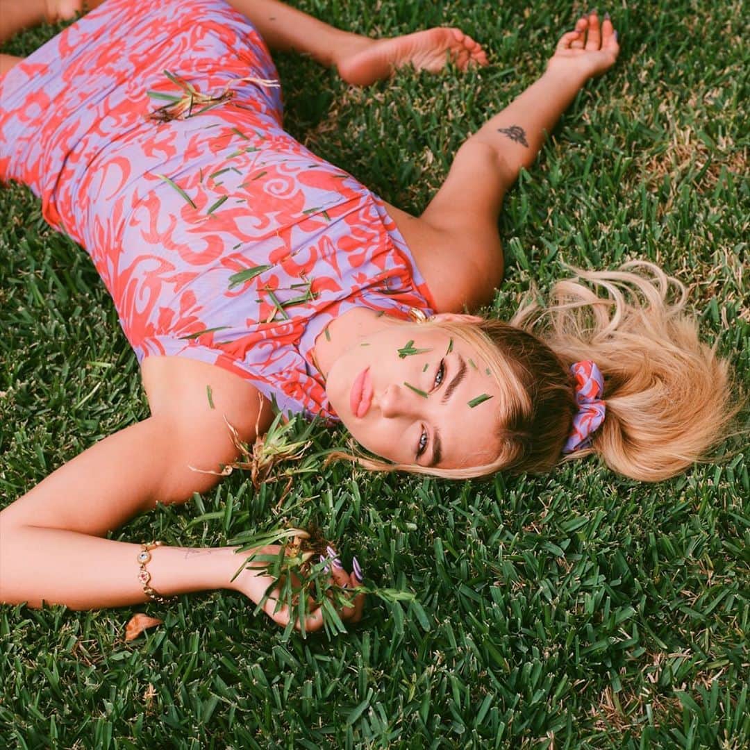 マティー・ノイズのインスタグラム：「sorry for the good times  sorry for the bad times」