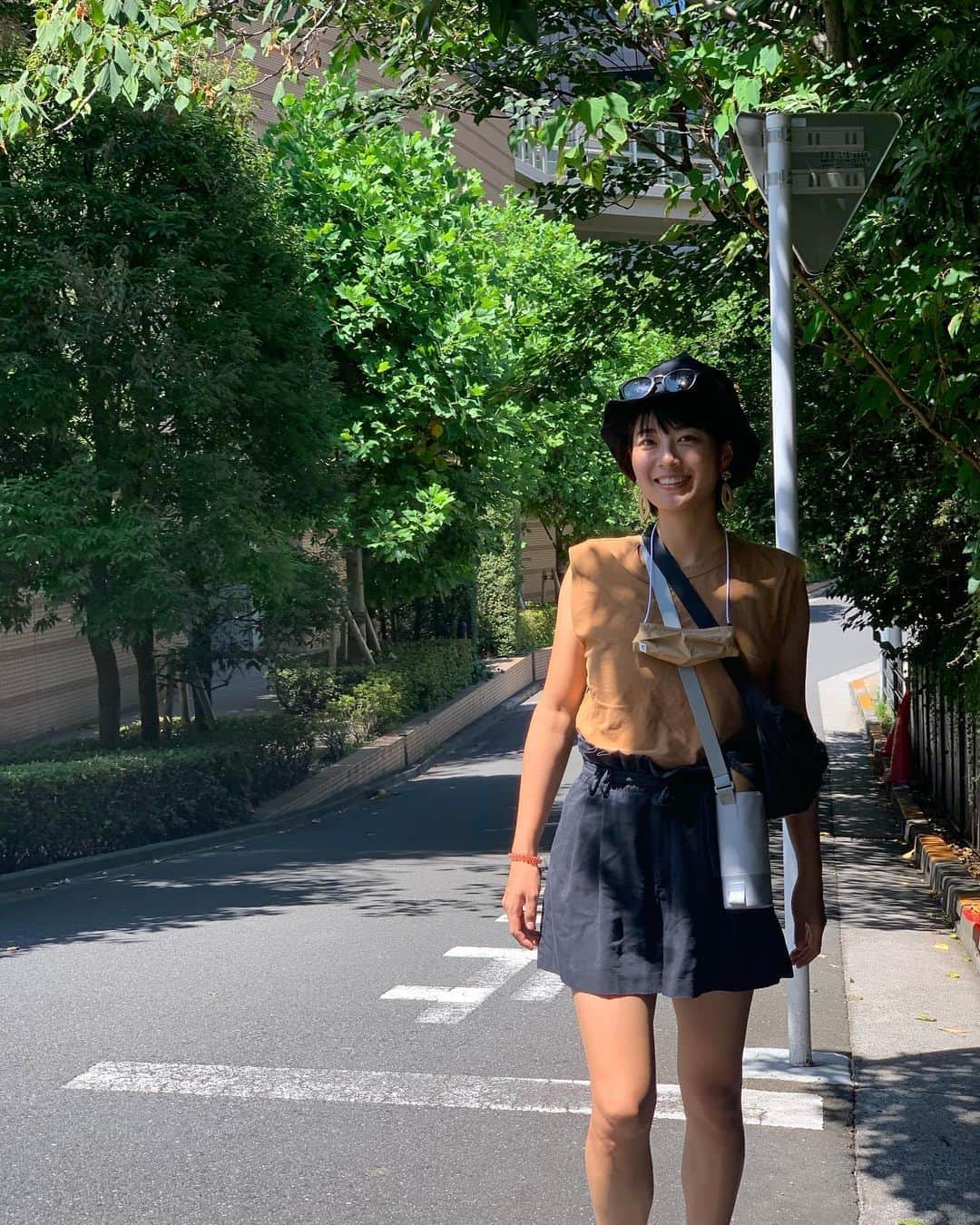 中村優さんのインスタグラム写真 - (中村優Instagram)「いきなり涼しい9月！ 昨日まで毎日暑すぎて氷入りの麦茶を首から下げてる日々でした笑。遠足感🌿🌿 そして首から下げるマスク便利〜。」9月1日 12時16分 - nkmr_yu