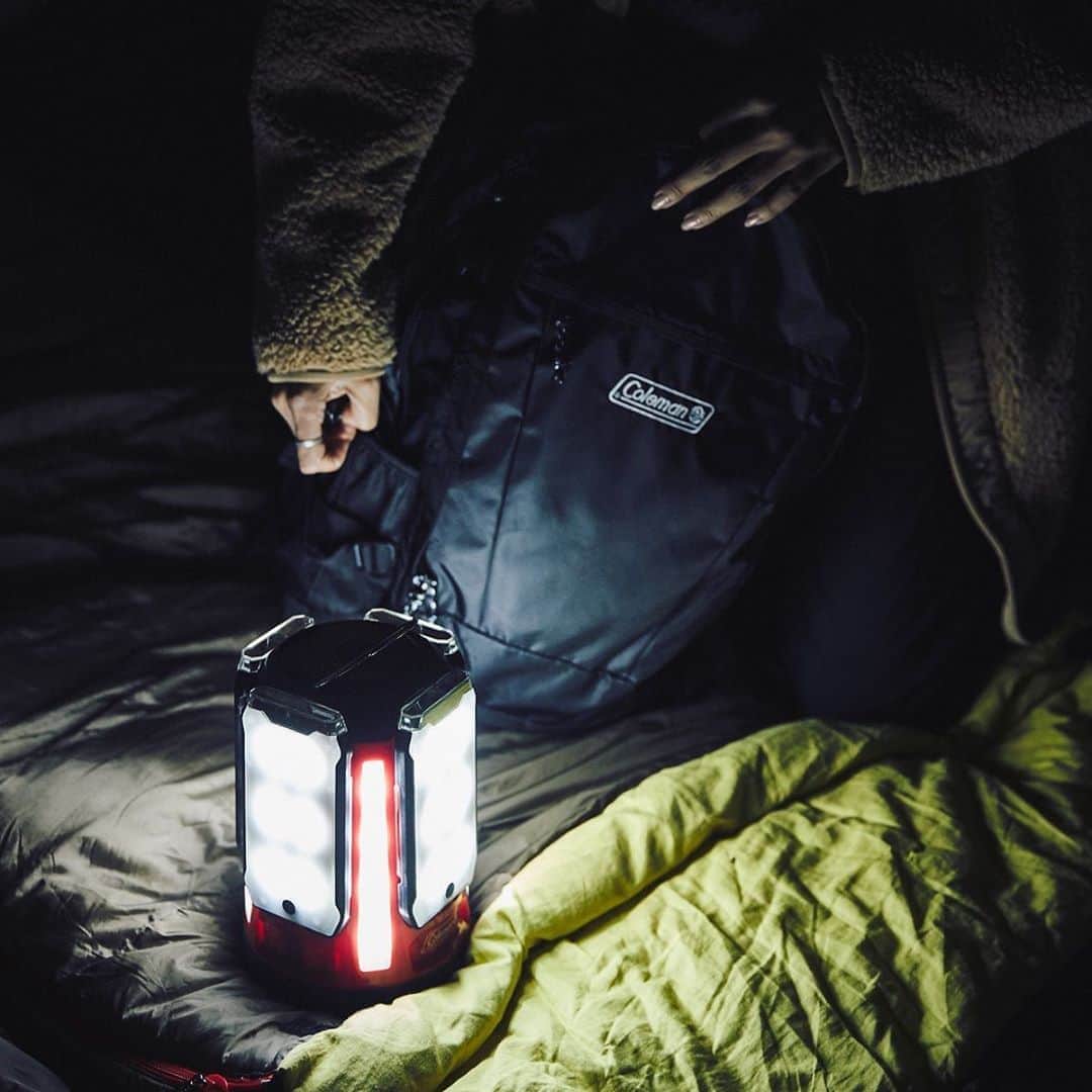 Coleman Japanのインスタグラム：「いざという時のために今から備えましょう🎒🔋🔦  台風の発生が多くなるこれからの時季、みなさんのご家庭や職場では、備蓄や避難グッズの準備は万全ですか？ ・ 記憶に新しい2019年は台風が首都圏を横断し、大きな被害がありました。お住いの地域は大丈夫と過信せず、しっかりいざという時のために今から備えましょう💡 ・ ・ ・ #灯そうColeman #灯そうコールマン #灯そう #Coleman #コールマン #Camp #キャンプ #Outdoor #アウトドア #Lantern #ランタン #LEDランタン #Rucksack #リュックサック #リュック #ウォーカー #ウォーカー33 #家でも防災訓練してますか #在宅防災訓練 #防災の日 #コールマンで防災訓練」