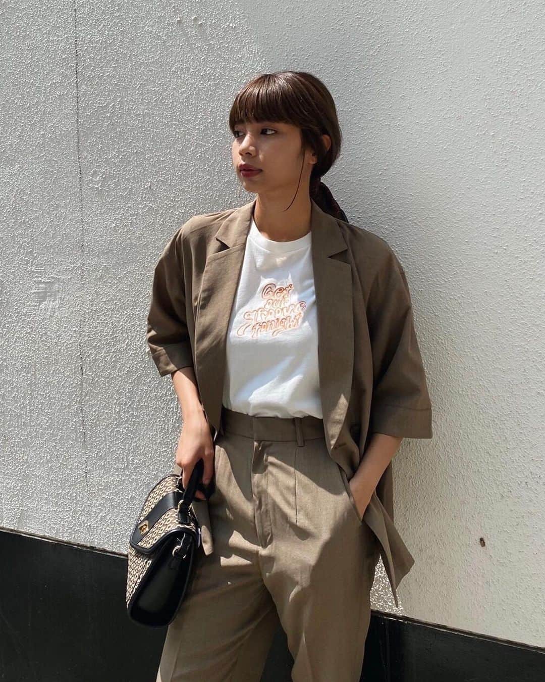 MOUSSY SNAPさんのインスタグラム写真 - (MOUSSY SNAPInstagram)「#MOUSSYSNAP @heiseru_an 164cm ㅤㅤㅤㅤㅤㅤㅤㅤㅤㅤㅤㅤㅤ POPLIN SHIRT JACKET(010DAW30-7610) POPLIN FLARE PANTS(010DAG30-7630) EMBROIDERY GROOVE TEE(010DA790-5630) MONOGRAM MINI SHOULDER BAG(010DAT51-5600) WESTERN STITCH SHORT BOOTS(010DS552-1430) ㅤㅤㅤㅤㅤㅤㅤㅤㅤㅤㅤㅤㅤ #MOUSSY」9月1日 12時23分 - moussysnap