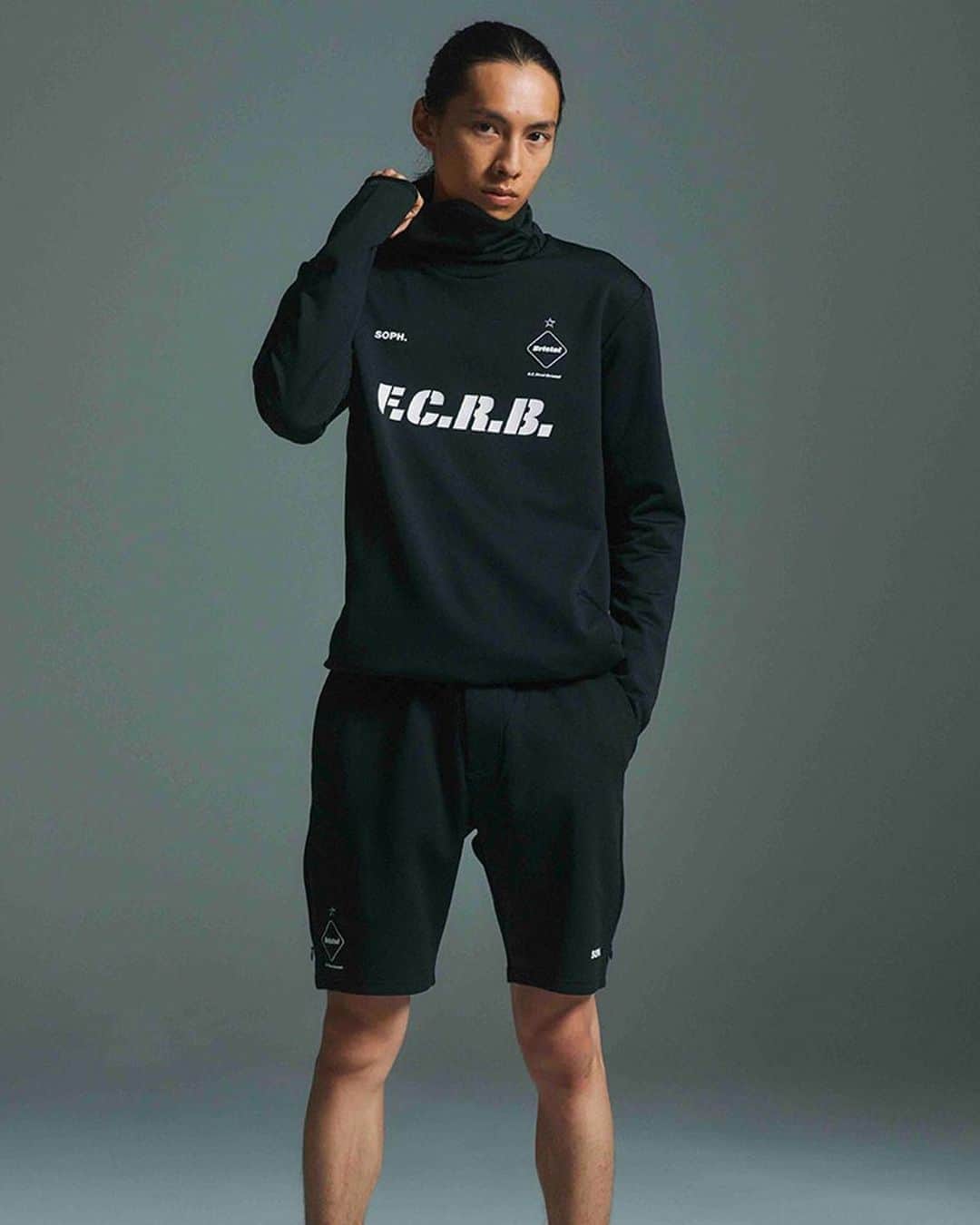 HYPEBEASTさんのインスタグラム写真 - (HYPEBEASTInstagram)「@hypebeaststyle: F.C. Real Bristol has unveiled a new lookbook for Fall/Winter 2020. Showcasing an eclectic assemblage of technical garments that reflects the label’s sports-indebted design ethos, the range includes a number of athletic goods colored in understated tones of olive, navy, black, brown, gray and yellow. All of the items are available now at @soph_co_ltd.⁠⠀ Photo: F.C. Real Bristol」9月1日 12時26分 - hypebeast