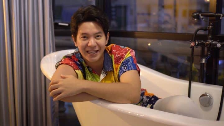 アイス・サランユーのインスタグラム：「Teaser ไอซ์ -พา-ดู Ep.10  พาดู โรงแรมเท่ห์ ๆ กลางกรุง @daydreamboutiquehome คืนนี้ 19:00 ทั้งทาง FB fanpage : ICESARUNYU  และ Youtube : Ice Sarunyu Official」