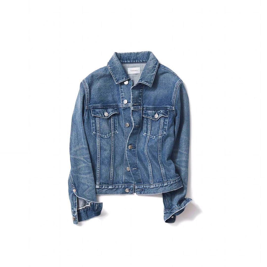 のインスタグラム：「. ♦️ 再入荷 ♦️ ・ ◆TANAKA タナカ /One Two Three デニムジャケット(MIDWASH) ・ 「これまでの100年とこれからの100年を紡ぐ衣服」「時代、性別を超えて永く愛される衣服」をコンセプトに新しいスタンダードを提案するブランドTANAKA。 全てユニセックスでジェンダーレスなシルエットが魅力です。こちらは、2020年SSより、Made In Japanにアップデートされた定番モデル。 ヴィンテージデニムジャケットからのインスピレーションを元にモダンに再構築した存在感のある一着。 着用した時に衿が後ろに抜け、サイドからの印象が、やや立体的な丸みを帯びた女性らしいシルエットの仕上がりです。 季節の変わり目に大活躍できるアイテムです。 ・ #kkcloset #kkshop #菊池京子 #kyokokikuchi #コーディネート #コーデ #coordinate #code #ootd #outfit #kotd #happy #カジュアル #style #gジャン #relax #denim #ジージャン #outer」