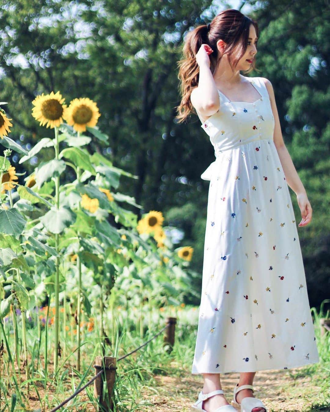 西村季里子のインスタグラム：「・  9月START🌈  こんな状況の中でも、 夏は楽しめたから満足🍉  9月も楽しい予定が たくさんあってわくわくする🙈💗  #9月 #September #秋 #グッバイ夏 #ワンピース #redyazel  #昭和記念公園」