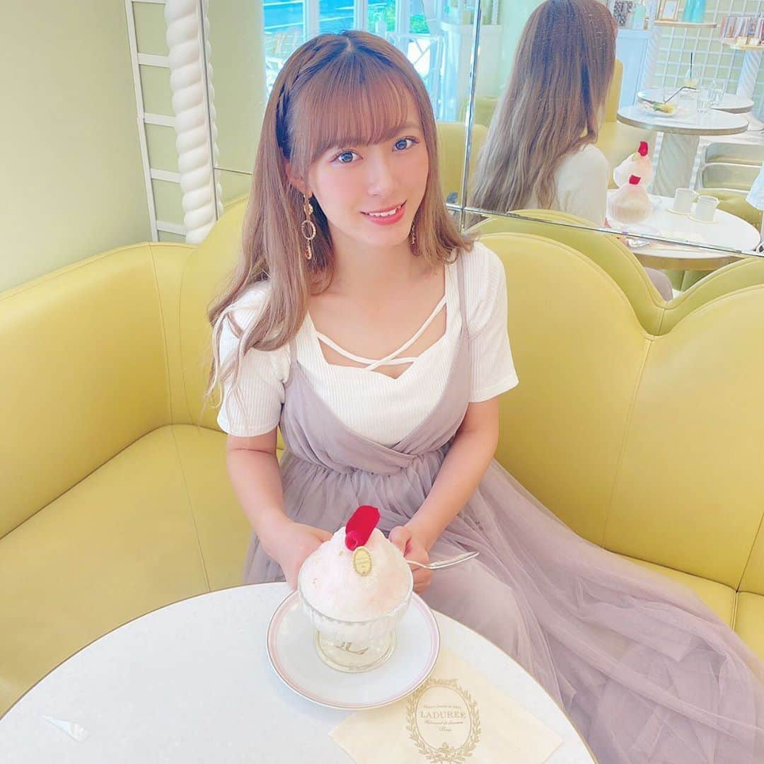 生田衣梨奈さんのインスタグラム写真 - (生田衣梨奈Instagram)「♥LADUREE♥﻿ ﻿ 夏限定のかき氷を食べてきました♥﻿ ﻿ かき氷 イスパハン﻿ ﻿ ライチとローズの味！！﻿ 中にはほんとのライチも入ってて美味しかった！！﻿ ﻿ ソースはフランボワーズのソースだったけど﻿ 写真をとるならソースをかける前がオススメかも！！！﻿ ﻿ LADUREEの青山店にしかない？みたいだから﻿ 夏限定！！！！﻿ ﻿ #morningmusume20 #モーニング娘20﻿ #helloproject  #顔面国宝﻿ #えりぽんかわいい #アイドル﻿ 存在が #インスタ映え #かわいい﻿ #Love #beauty﻿ #followme #makeup﻿ #Instagram #instagood﻿ #메이크업 #얼스타그램﻿ #ig_Japan #팔로미﻿ #フォロー歓迎 #ootd﻿ #Cafe #生田衣梨奈﻿ #表参道  #LADUREE﻿ #いいね #冨吉明日香﻿ #IDOL #골프﻿ #SELFIE #셀카」9月1日 12時35分 - erina_ikuta.official