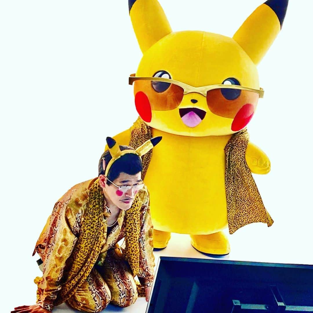 ピコ太郎さんのインスタグラム写真 - (ピコ太郎Instagram)「PIKO to PIKO！モニター確認姿。  #PIKAtoPIKO #pikotaro  #ppap #pokèmon   ©2020 Pokémon.  ©1995-2020 Nintendo/Creatures Inc. /GAME FREAK inc.」9月1日 12時35分 - pikotaro_ppap_official