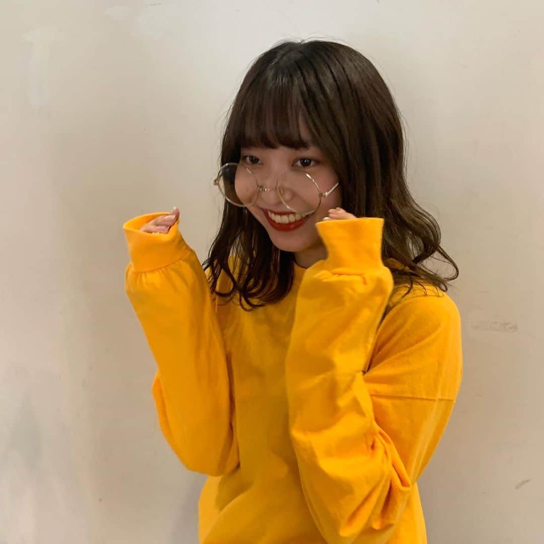 竹村夏音のインスタグラム：「リゼクリニック((@rizeclinic))様とのコラボ企画第2回✌🏻♡  今回も第1回同様CanCamへの出演権をかけてTwitterのRT数を競っています✊🏻  今回はリゼクリニックカラーを取り入れたファッションです💛  私は古着が大好きなので今回は第1回のガーリーな雰囲気とは違い、古着チックだけどゆるっとしたロングTシャツを合わせることで可愛さをだしてみました😌(照)  【Twitter→ms5_obirin20】 の固定してある投稿を持ってる全アカウント使いRTして拡散してほしいです🥺  🚨引用RTはカウントされないので注意して下さい🚨  https://bit.ly/3glvixj  #リゼクリニック #リゼ色に染めよう」