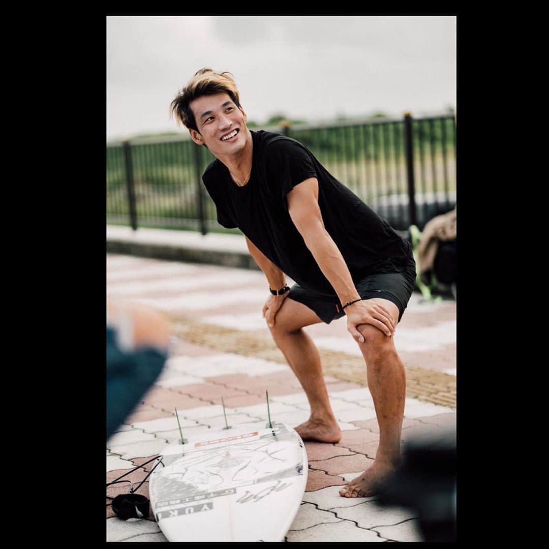山中海輝のインスタグラム：「I wanna go back to Okinawa so bad. どうせ海に入るしと思って寝癖そのままで海に向かう。  📷@atsushi__sugimoto」