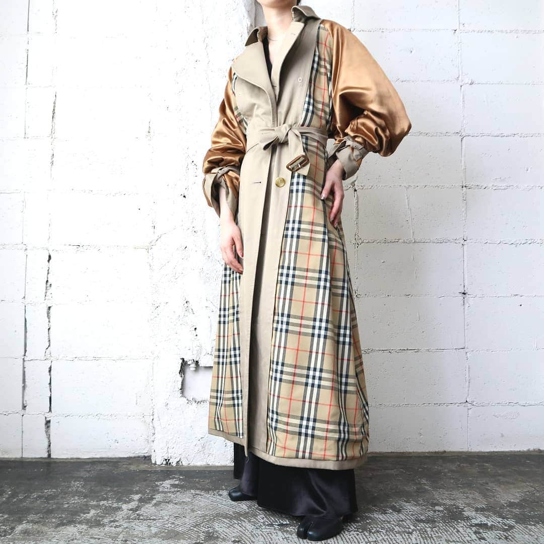 吉祥寺 古着屋 Orfeoのインスタグラム：「Burberrys Long Trench Coat . . . #orfeo #kichijoji #tokyo #vintage #used #fashion #coordinate #outfit . . お問い合わせはインスタグラムのプロフィール掲載のメールアドレスにお願いいたします。コメント、DMでのお問い合わせは受け付けておりませんのでご了承ください。 ONLINE SHOPの商品も店頭にてご購入頂けます。気になる商品がございましたらスタッフにお声掛けください。  新型コロナウィルス感染拡大防止策を徹底した上で営業をしております。マスクの着用、入店時にアルコールでの消毒をお願いいたします。」