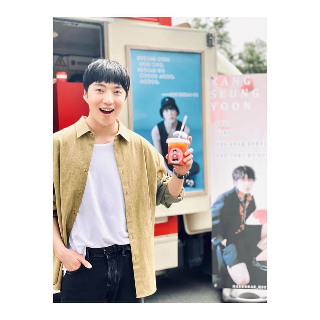 カン・スンユンさんのインスタグラム写真 - (カン・スンユンInstagram)「고맙습니다!!😭🙏🏻💙#카이로스 #임건욱 (한애리씨가 고맙다고 하십니다)」9月1日 13時20分 - w_n_r00