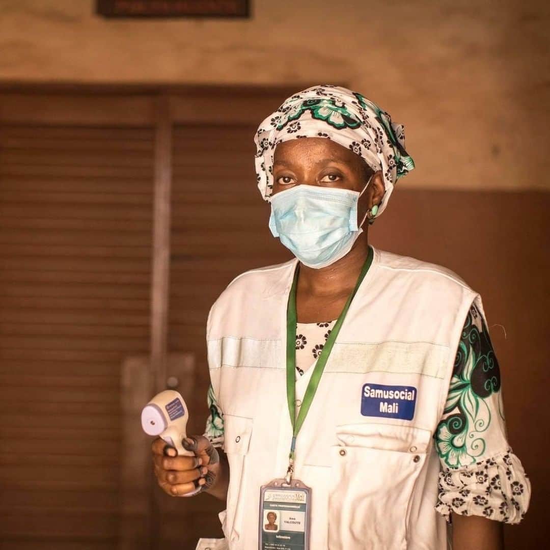 unicefさんのインスタグラム写真 - (unicefInstagram)「“There are 13 children here at the center, aged 12 to 15,” says Awa Yacoulyé, a social worker and nurse in Mali. During the #COVID19 pandemic, she has been working at a temporary shelter, set up by UNICEF and partners to help provide vital support to vulnerable children. “In the context of the pandemic, the needs remain huge and we need to open up more temporary shelters so we can look after the hundreds of children in need.”⁣ ⁣ For social workers like Awa to continue their life-saving work, governments must provide the support and protection they need and deserve. Social workers are essential. Social workers are a lifeline. Social workers are hope.⁣ ⁣ © UNICEF Dicko」9月1日 13時15分 - unicef