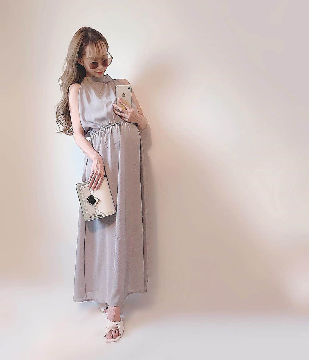 さっぴちゃんのインスタグラム：「... . 更新したいこと溜まりすぎているのですが 載せてなかったマタニティコーデが まだ残ってるので、しつこく載せる🤪ꔛ(笑) . なんだかんだ毎日バタバタしてることすら 楽しんで、あっという間にあかりの2歳まで 1ヶ月切ってしまった🥺𓂂早いなぁ𓂂 . 毎日可愛いなぁ子ども達👨🏽👧🏼👶🏼🐈♡(笑) . . ………………………………(♡)……………………………… .」